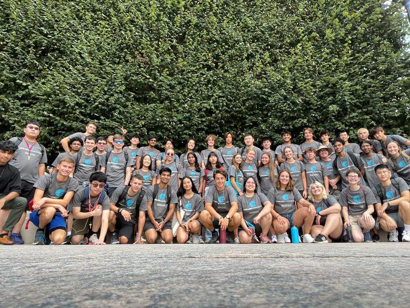 A large group of Carillon students